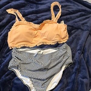 🏖️NEW! Ruffled Bikini Top and Striped Bottom🏖️